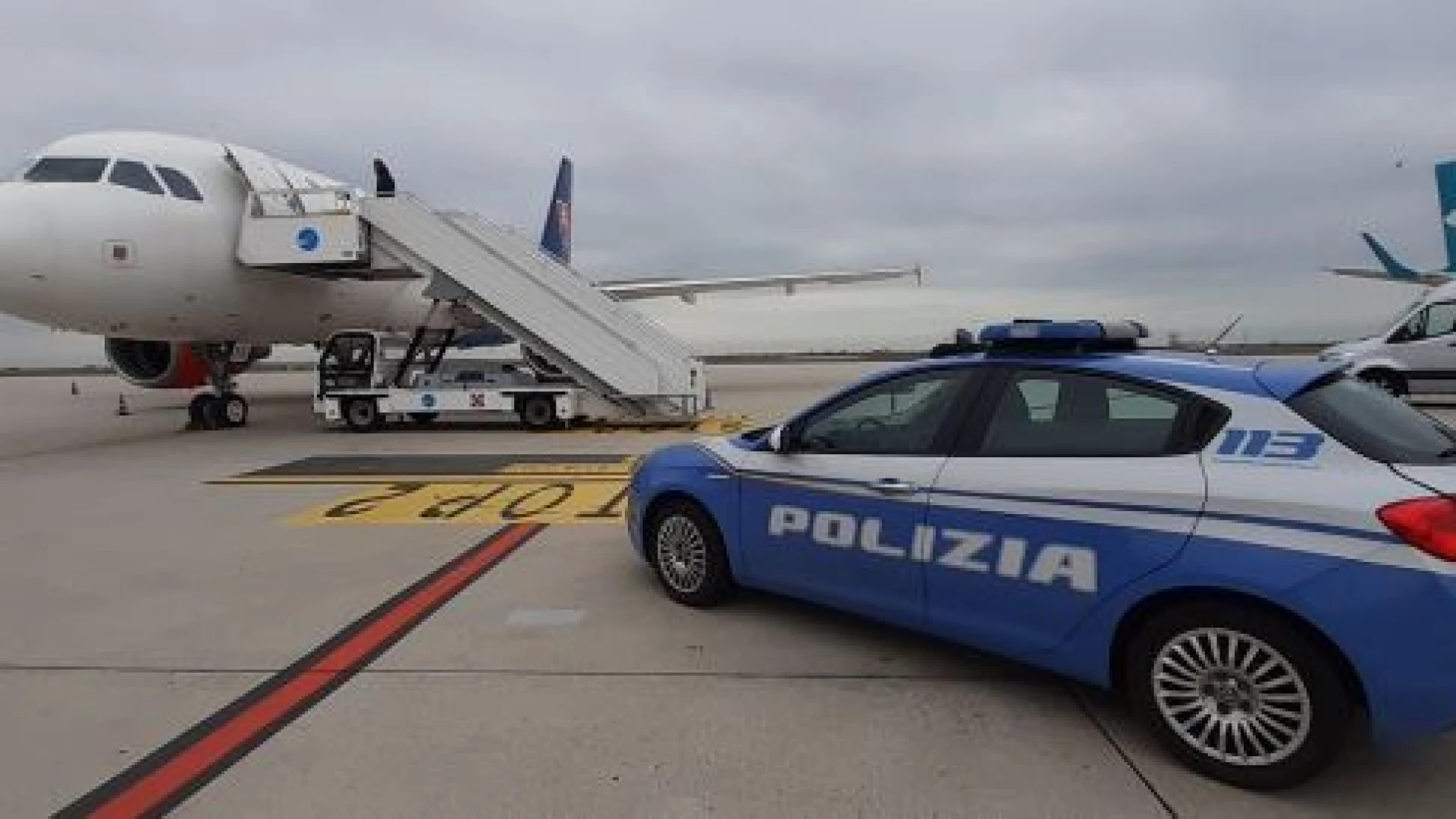 La Polizia di Stato di Isernia accompagna un cittadino straniero presso la frontiera aerea di Fiumicino, ai fini dell’espulsione.